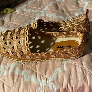 Styleloop Women’s Tan Woven Espadrille Flats. Size 8.5
